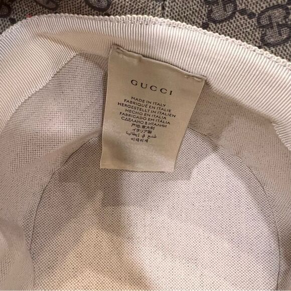 Gucci Bucket Hat with Monogram and Apple Design - Picture 7 of 8